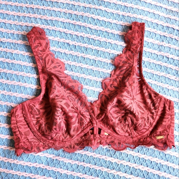 Victoria's Secret Medium Bra - Picture 1 of 6